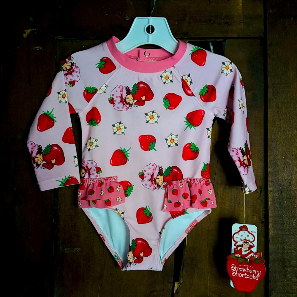 The World of Strawberry Shortcake Pink Girls Swim Suit Rashguard New!
